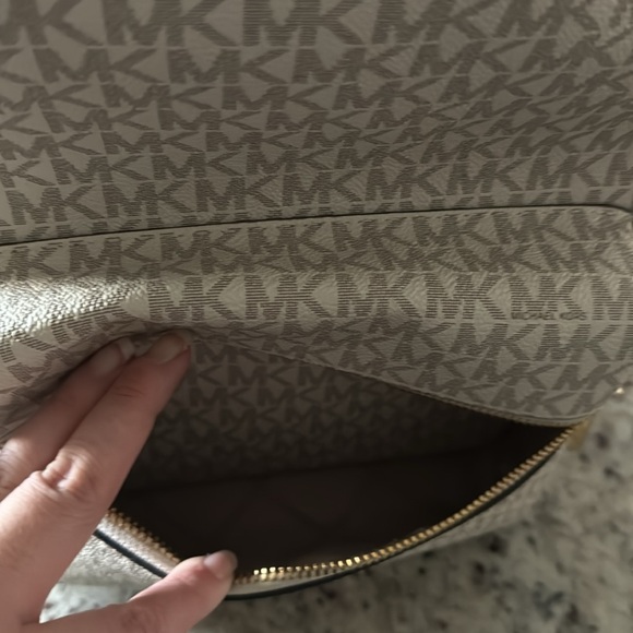 MICHAEL KORS - SALLY MEDIUM 2-IN-1 LOGO BACKPACK - Picture 5 of 6